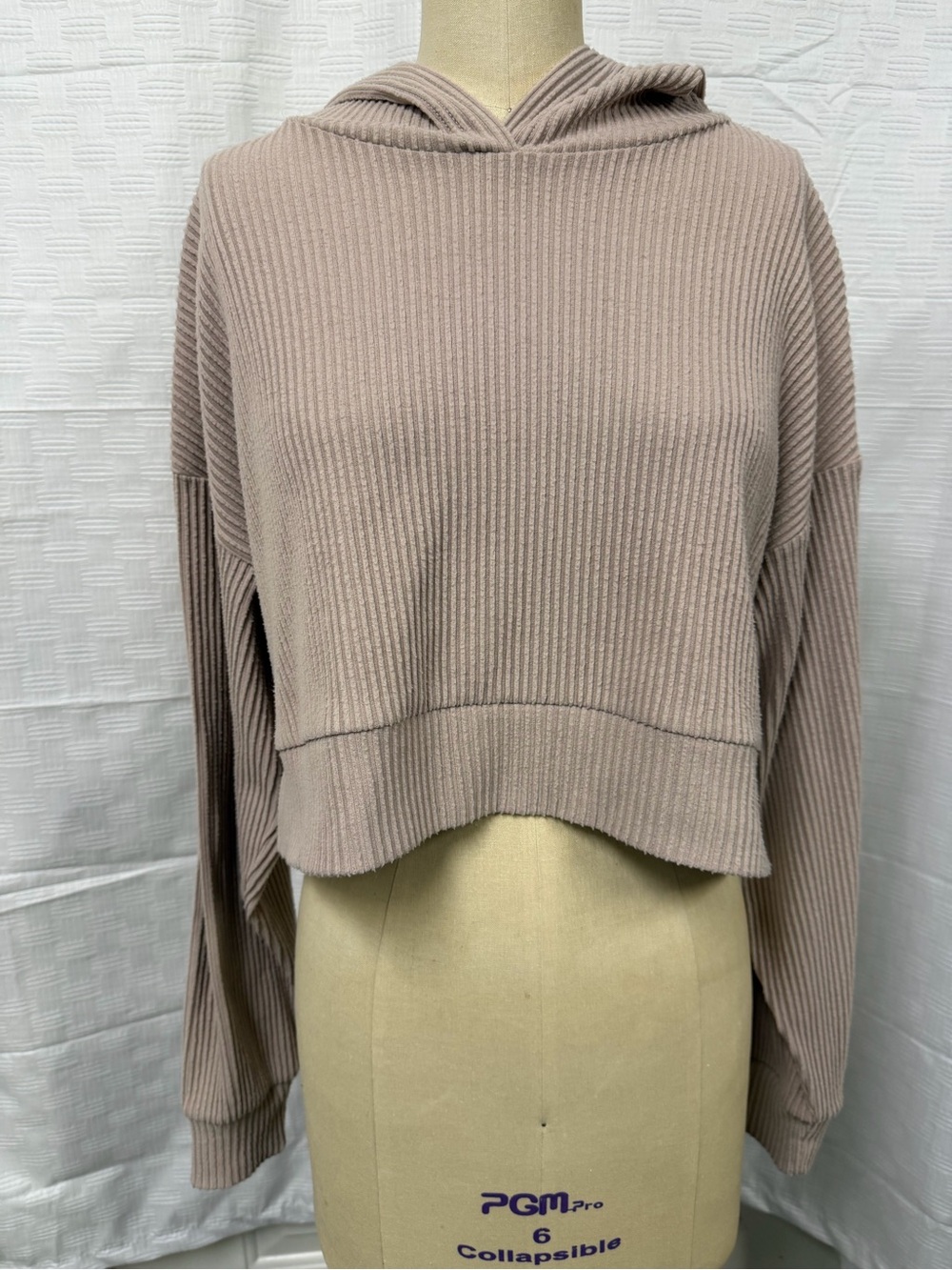 ALO Yoga Ribbed Cropped Pullover in Mauve-Taupe